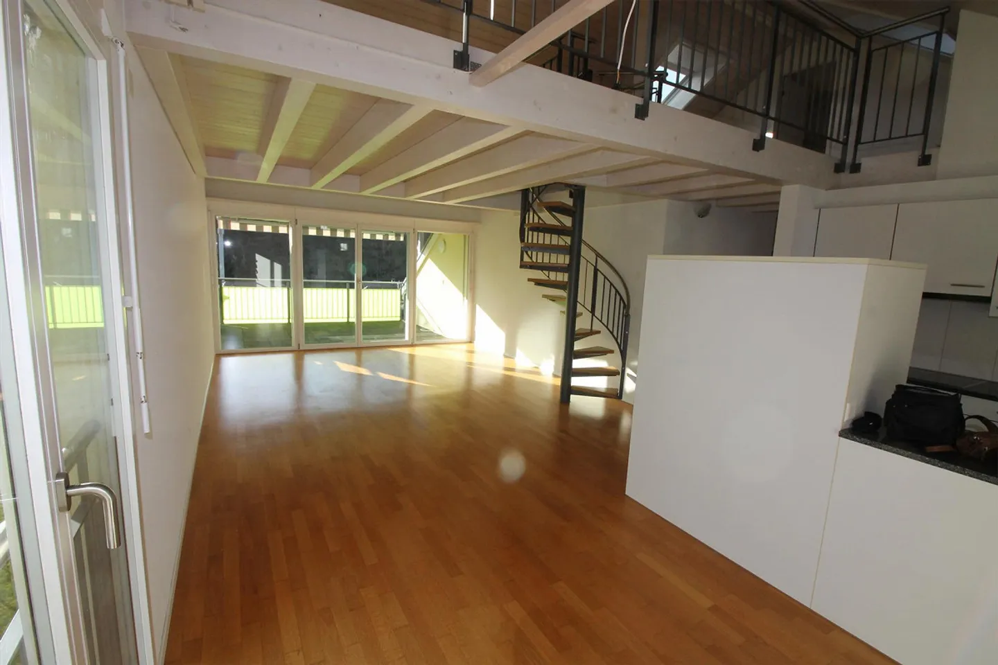 Moderno appartamento duplex di 4,5 stanze a Oberdiessbach - Foto 3 di 12