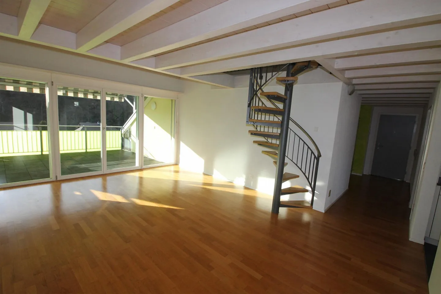 Moderno appartamento duplex di 4,5 stanze a Oberdiessbach - Foto 4 di 12