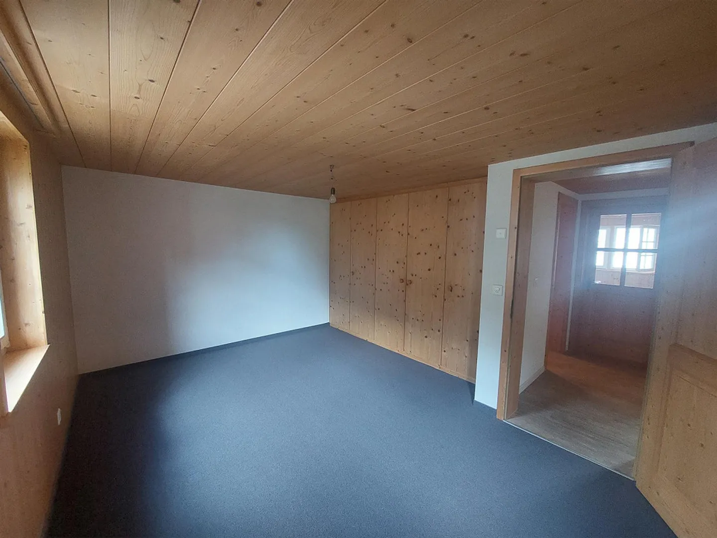 Charming apartment in a quiet location - Photo 5 of 7