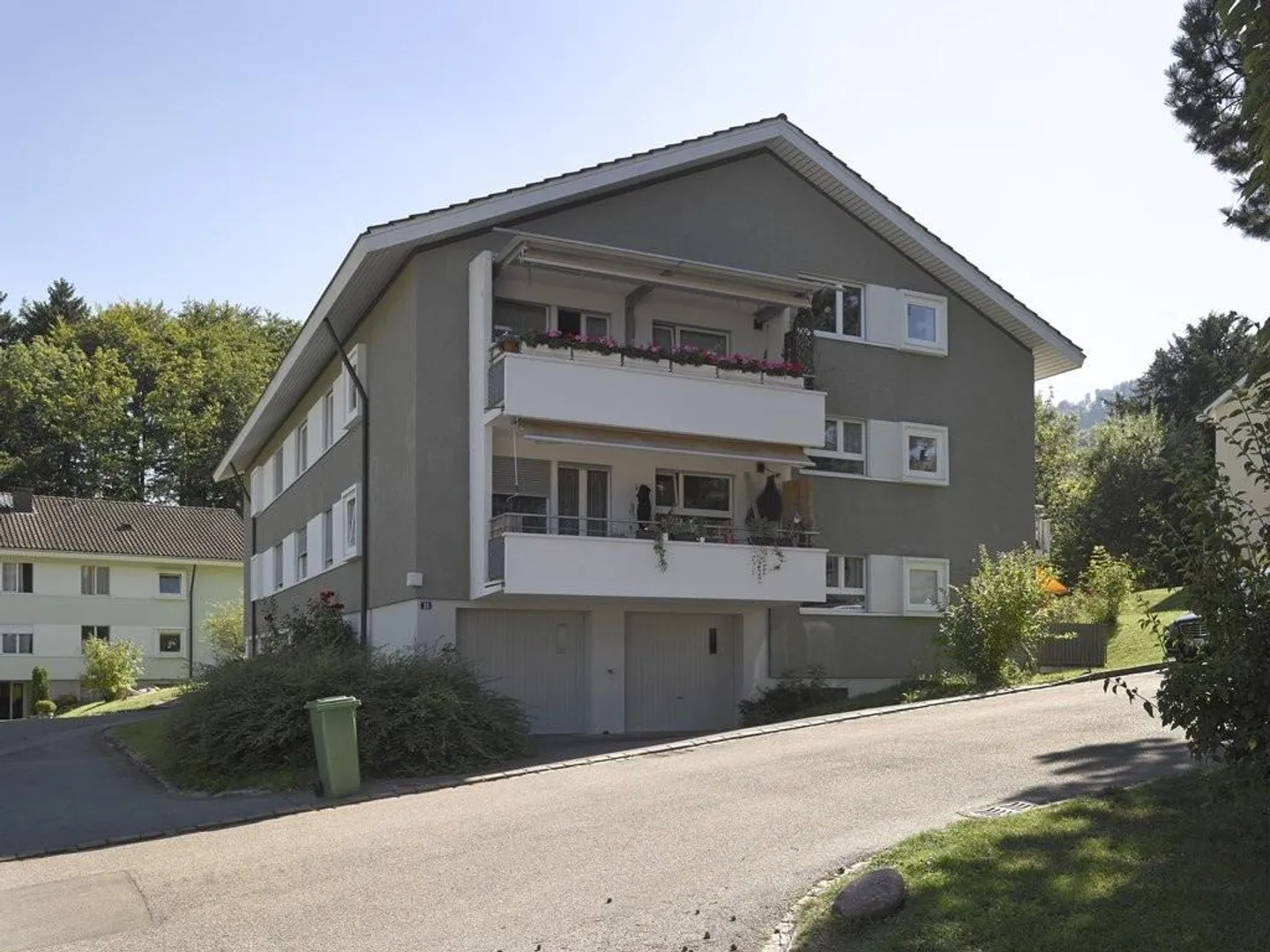 LOUER SANS CAUTION - Appartement sous les toits dans un emplacement calme - Photo 2 sur 4