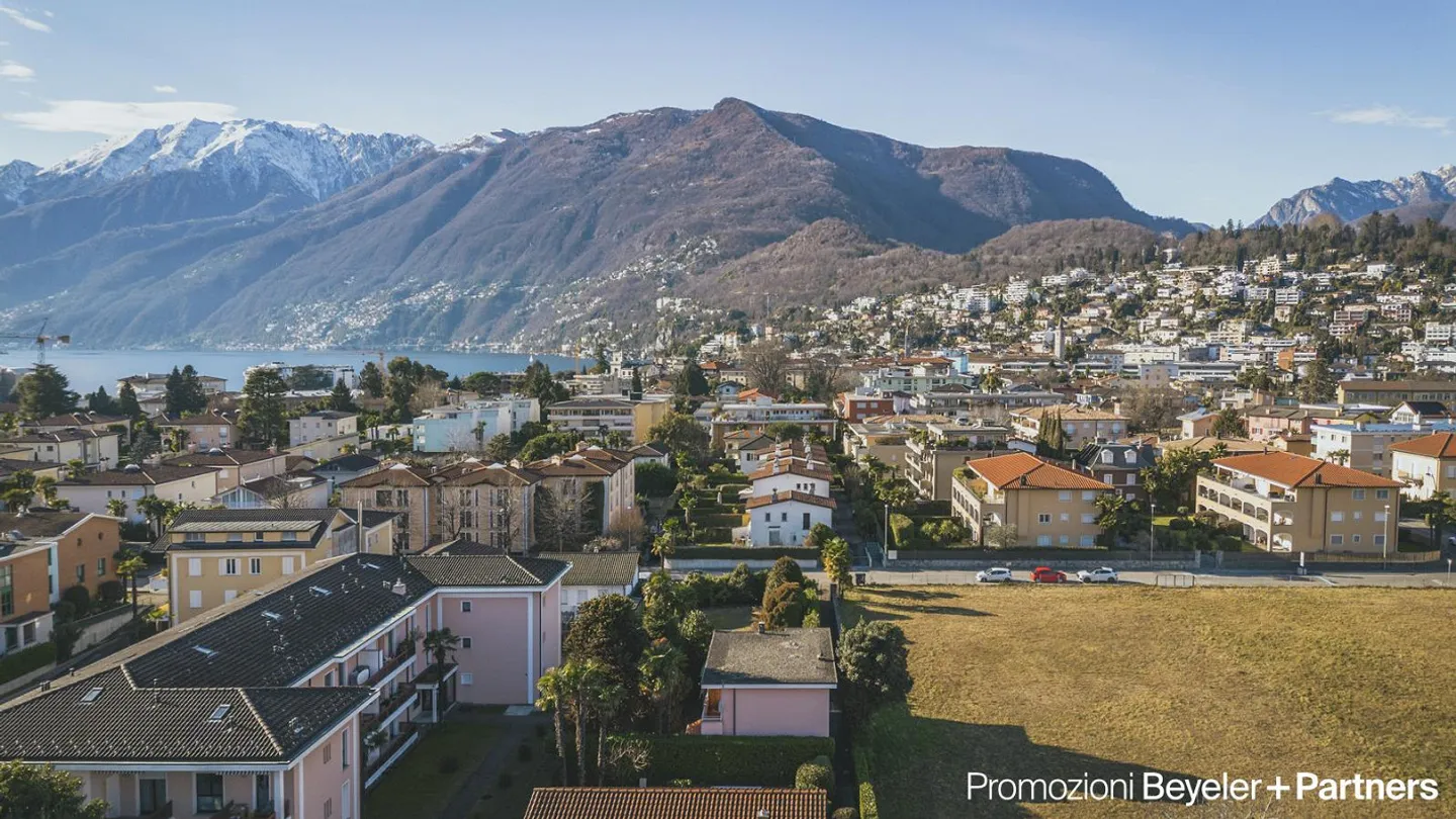 Bâtiment neuf luxueux, terrain de golf et bord de lac à 100 mètres - Photo 2 sur 7
