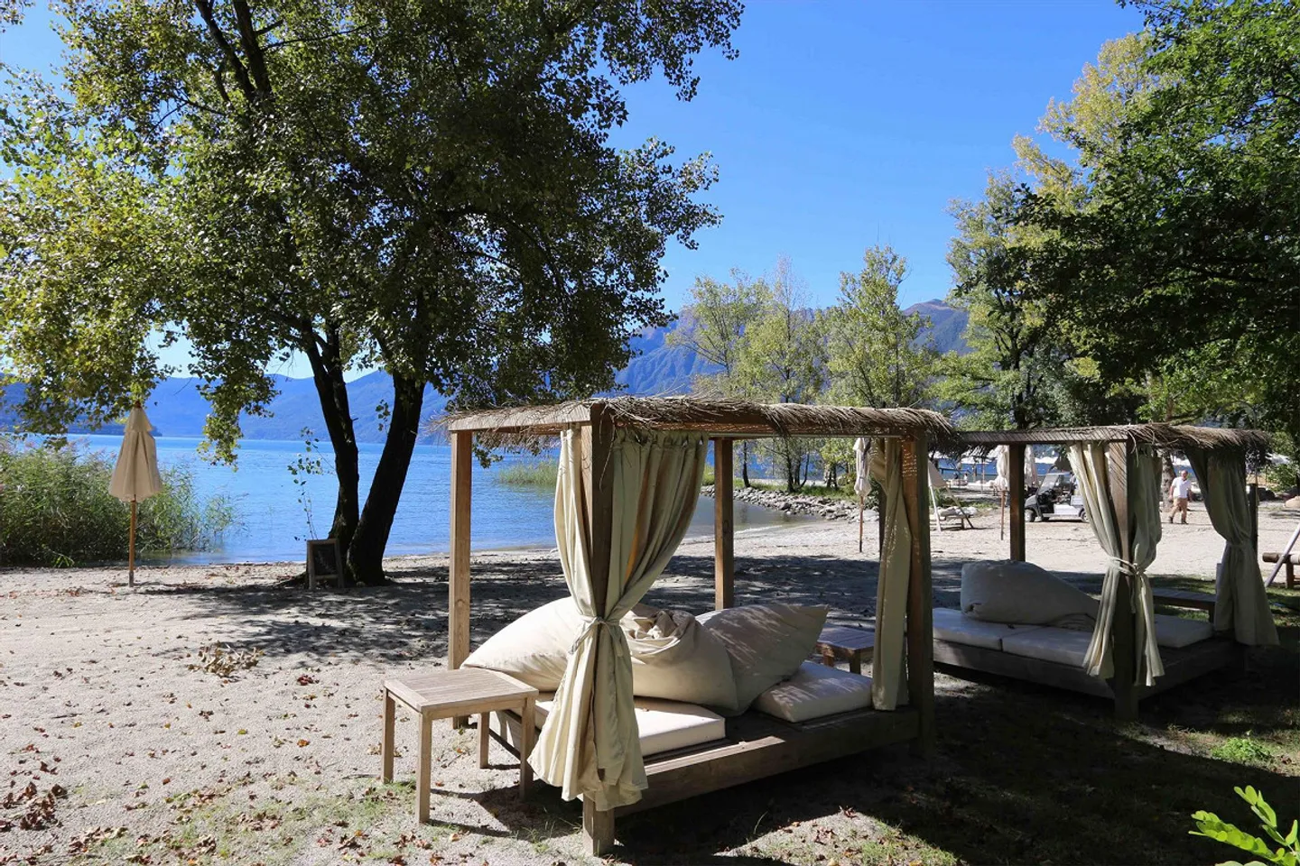 Bâtiment neuf luxueux, terrain de golf et bord de lac à 100 mètres - Photo 3 sur 7