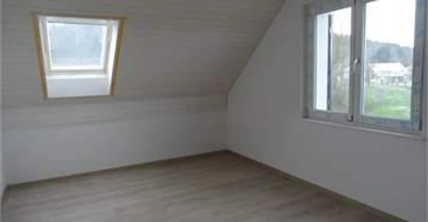 Appartamento mansardato 4 1/2 locali moderno-tranquillo-centrale - Foto 3 di 7