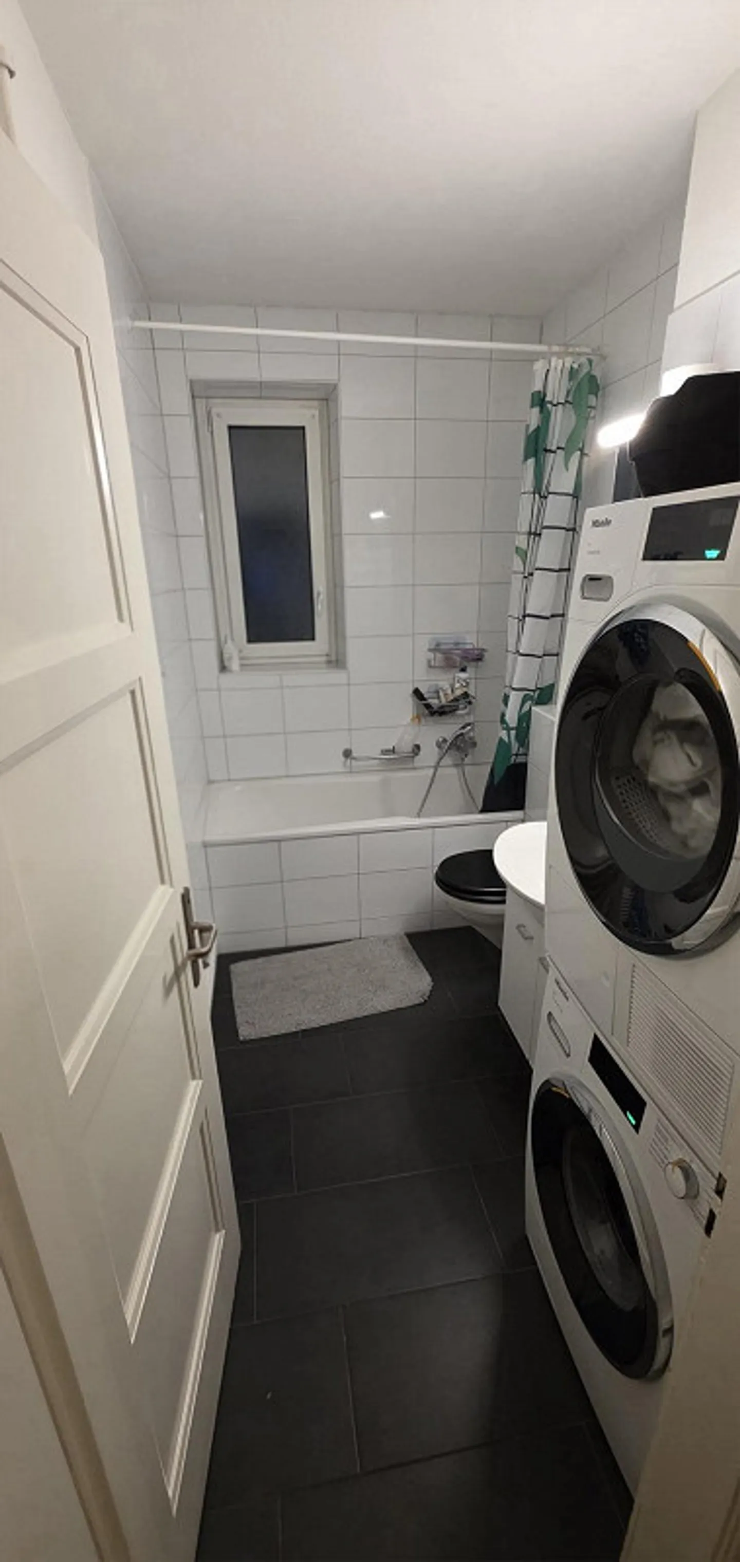 Helles Zimmer mit Balkon in gemütlicher 3er-WG - Foto 8 von 9