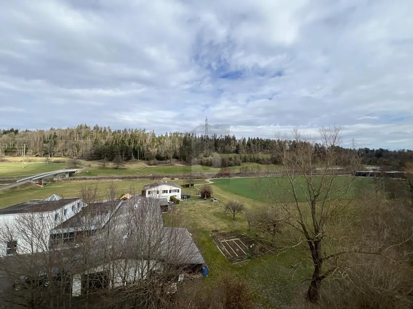 SPACIEUX ET LUMINEUX AVEC VUE ! - Foto 1 von 6