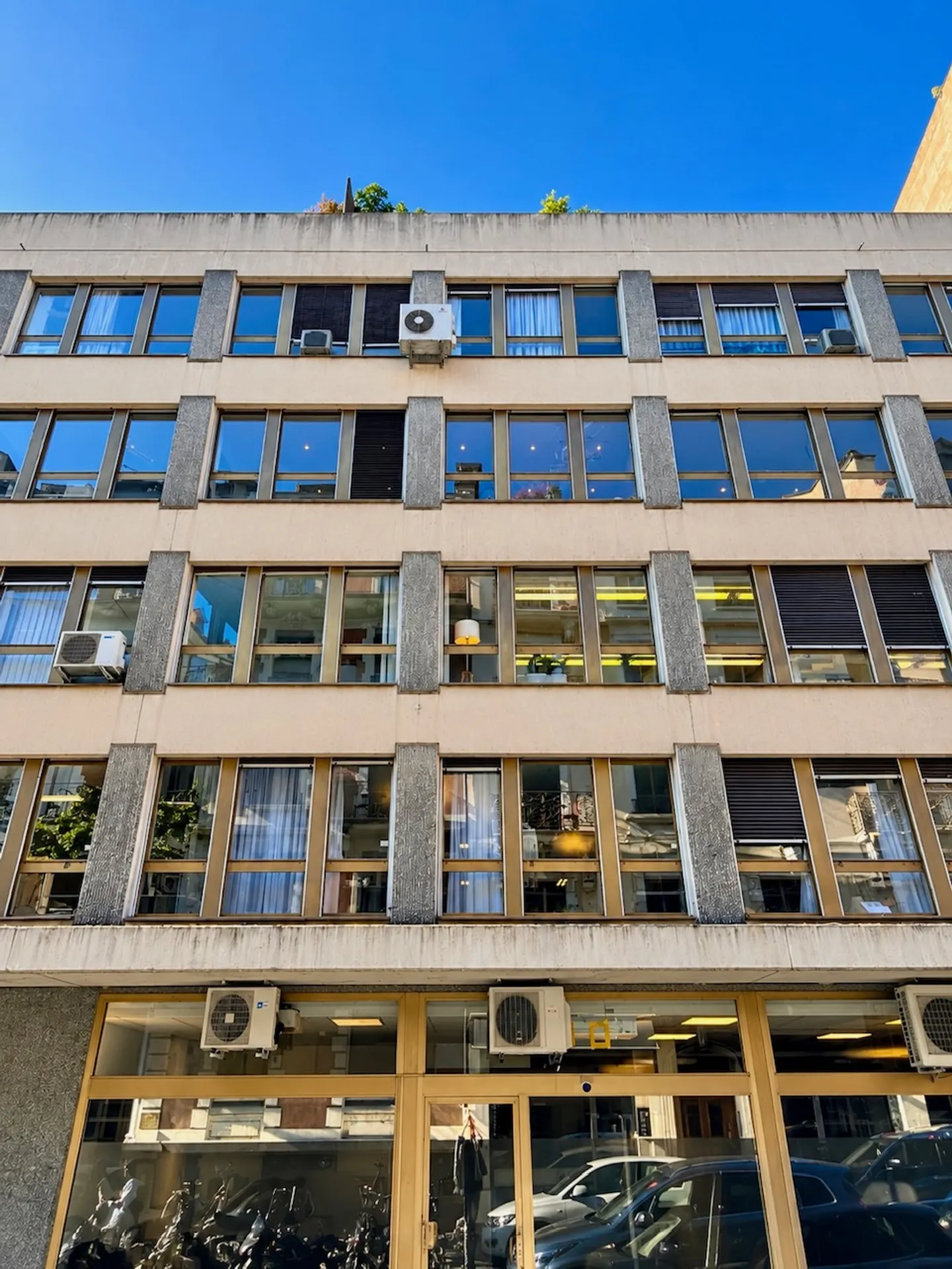 OFFICES VERY WELL LOCATED IN THE HEART OF DOWNTOWN GENEVA - Photo 2 of 8