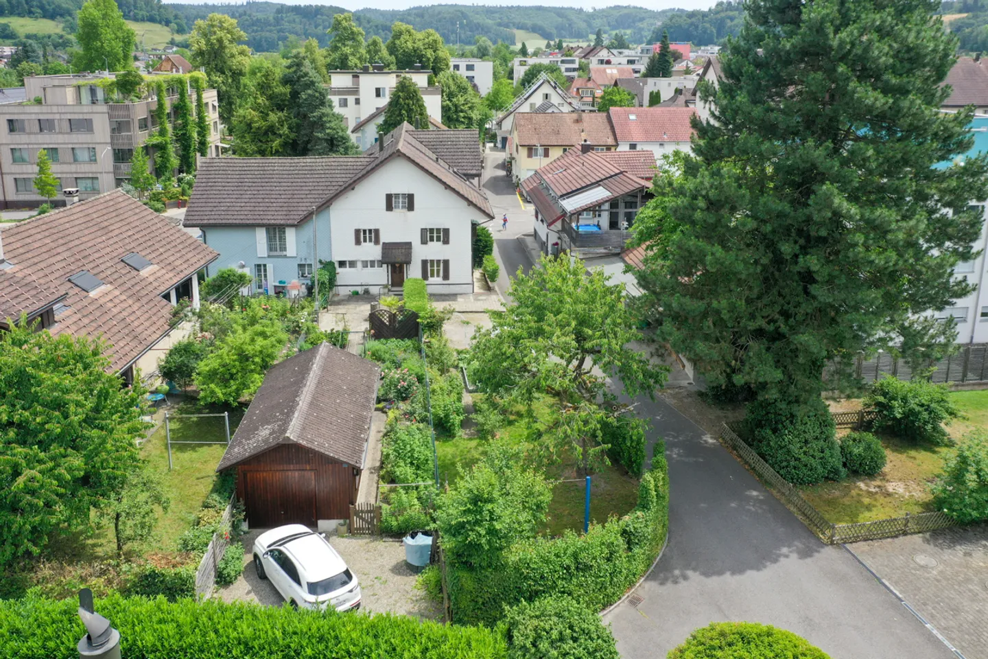 Maison abordable à rénover dans un emplacement central - Photo 3 sur 13