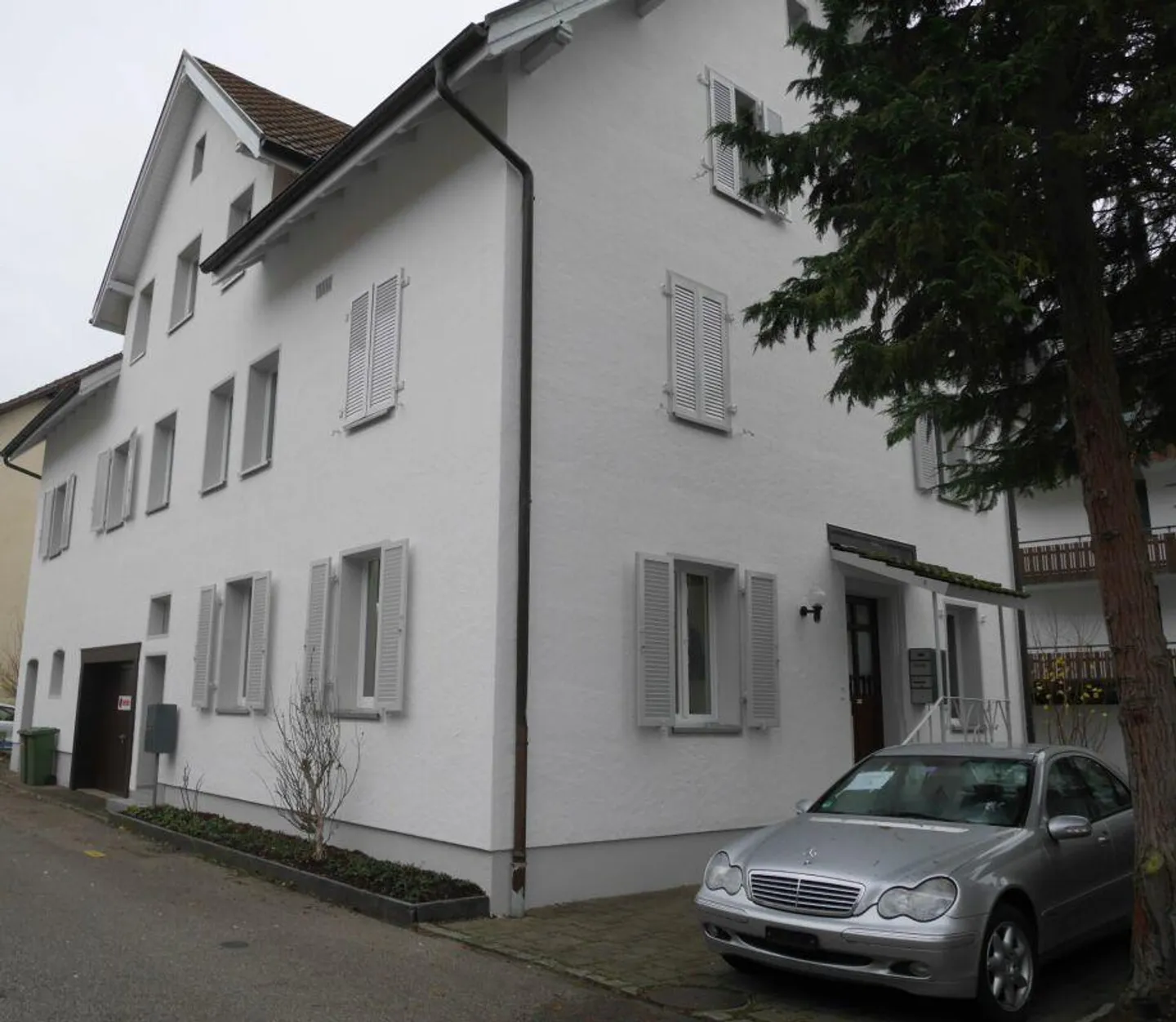 Helle Dachwohnung mit Blick auf die Berge - Foto 1 von 7