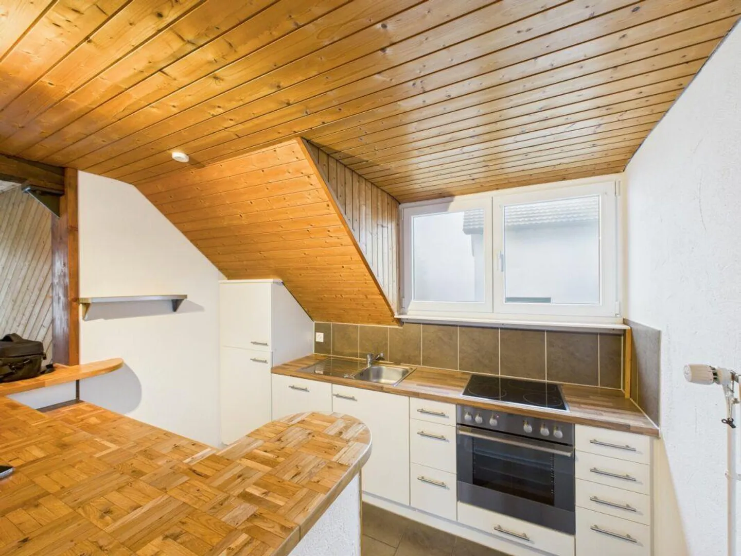 Helle Dachwohnung mit Blick auf die Berge - Foto 4 von 7