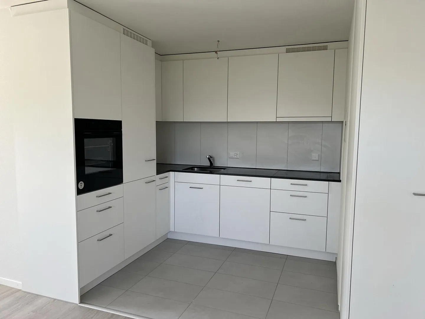 Appartement 2 pièces dans un emplacement calme - Photo 3 sur 8