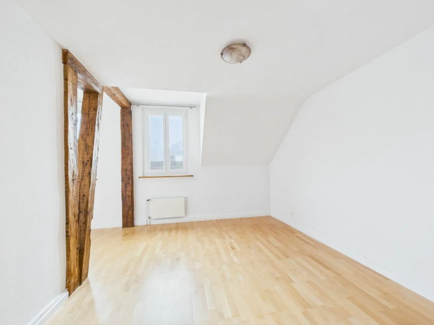 Helle Dachwohnung mit Blick auf die Berge - Foto 5 von 7