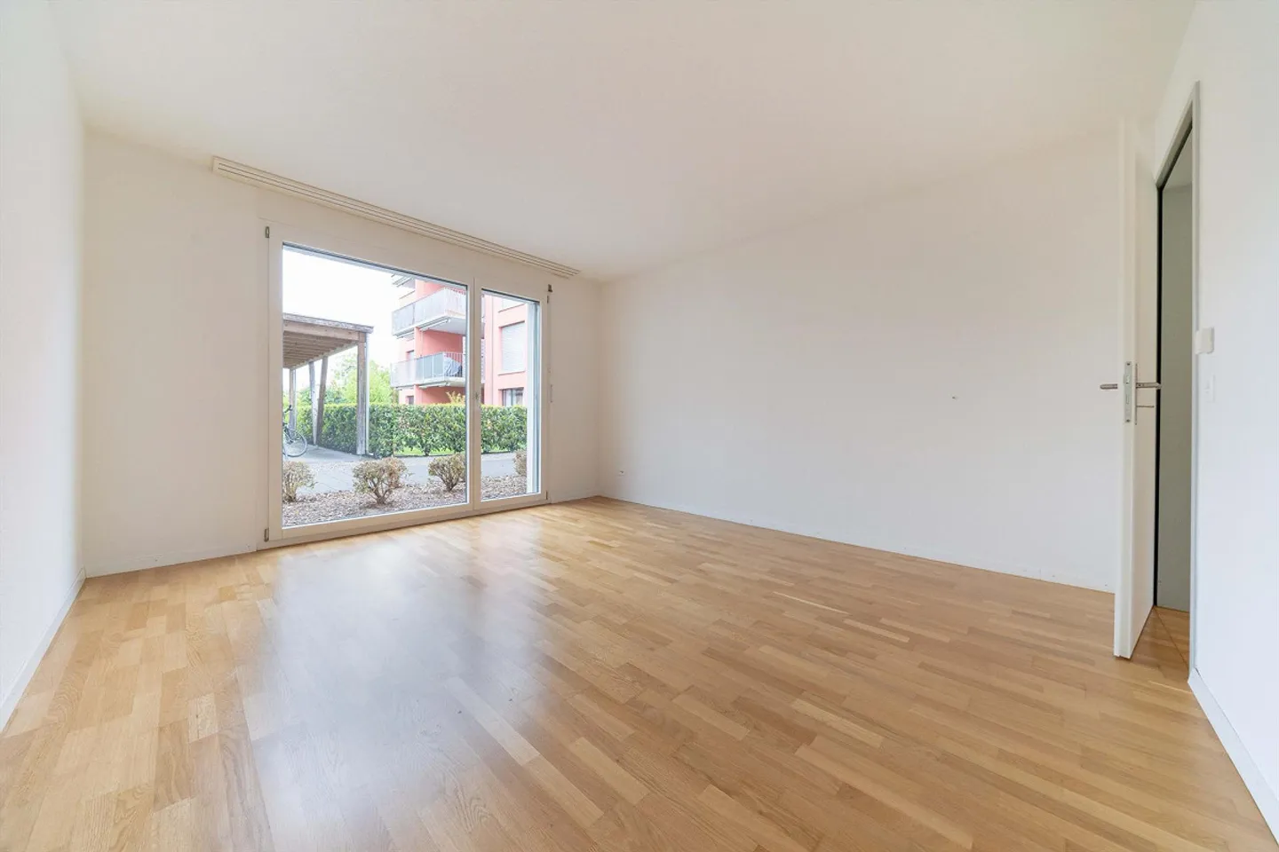 Vie rurale et centrale avec un grand balcon ! - Photo 8 sur 9