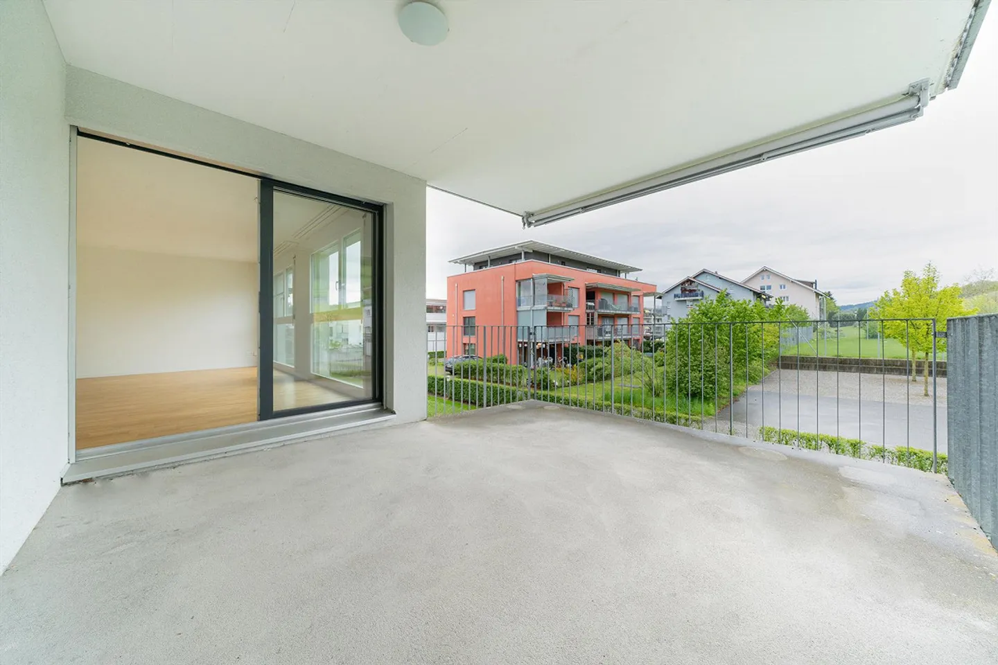 Vie rurale et centrale avec un grand balcon ! - Photo 9 sur 9