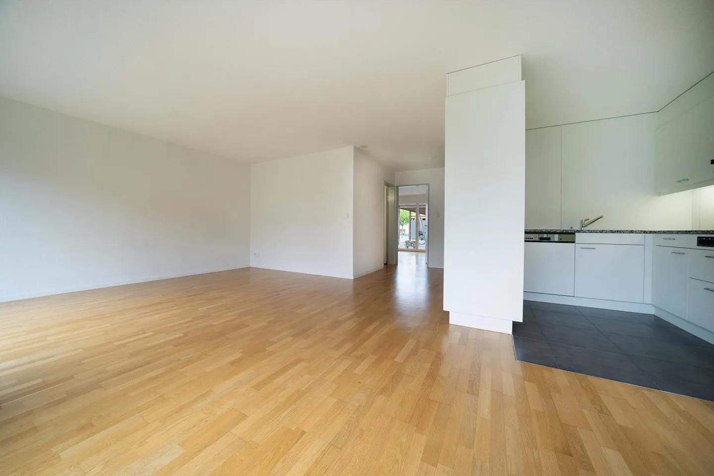 Vie rurale et centrale avec un grand balcon ! - Photo 4 sur 9