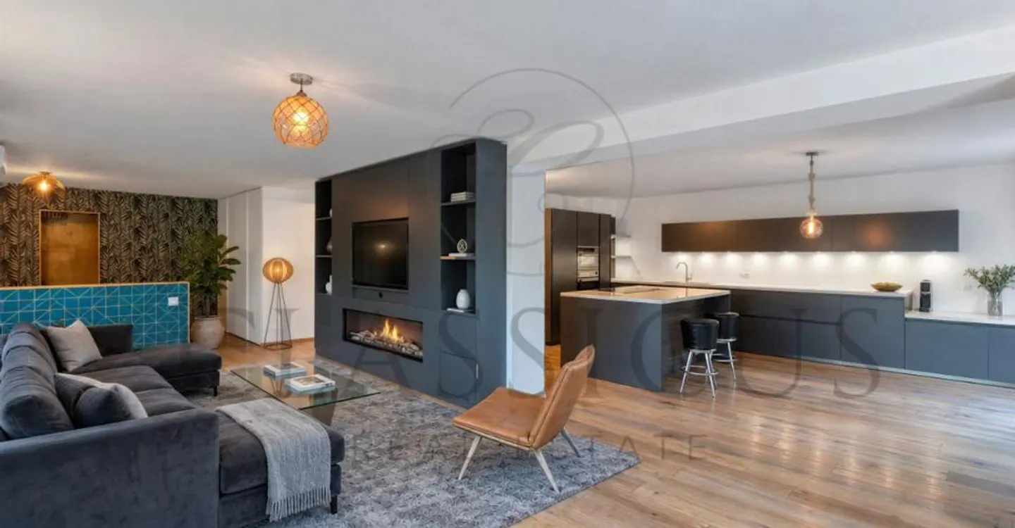 Contemporary House with Pool - Photo 2 of 12