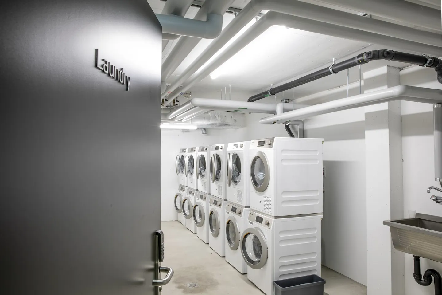 Cozy Studio with Balcony - Photo 7 of 7