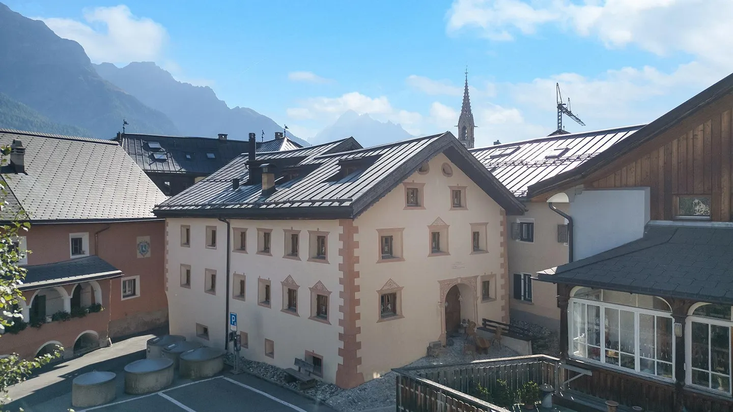 Historisches Liebhaberobjekt mit einzigartigem Engadiner Charme - Photo 1 sur 4