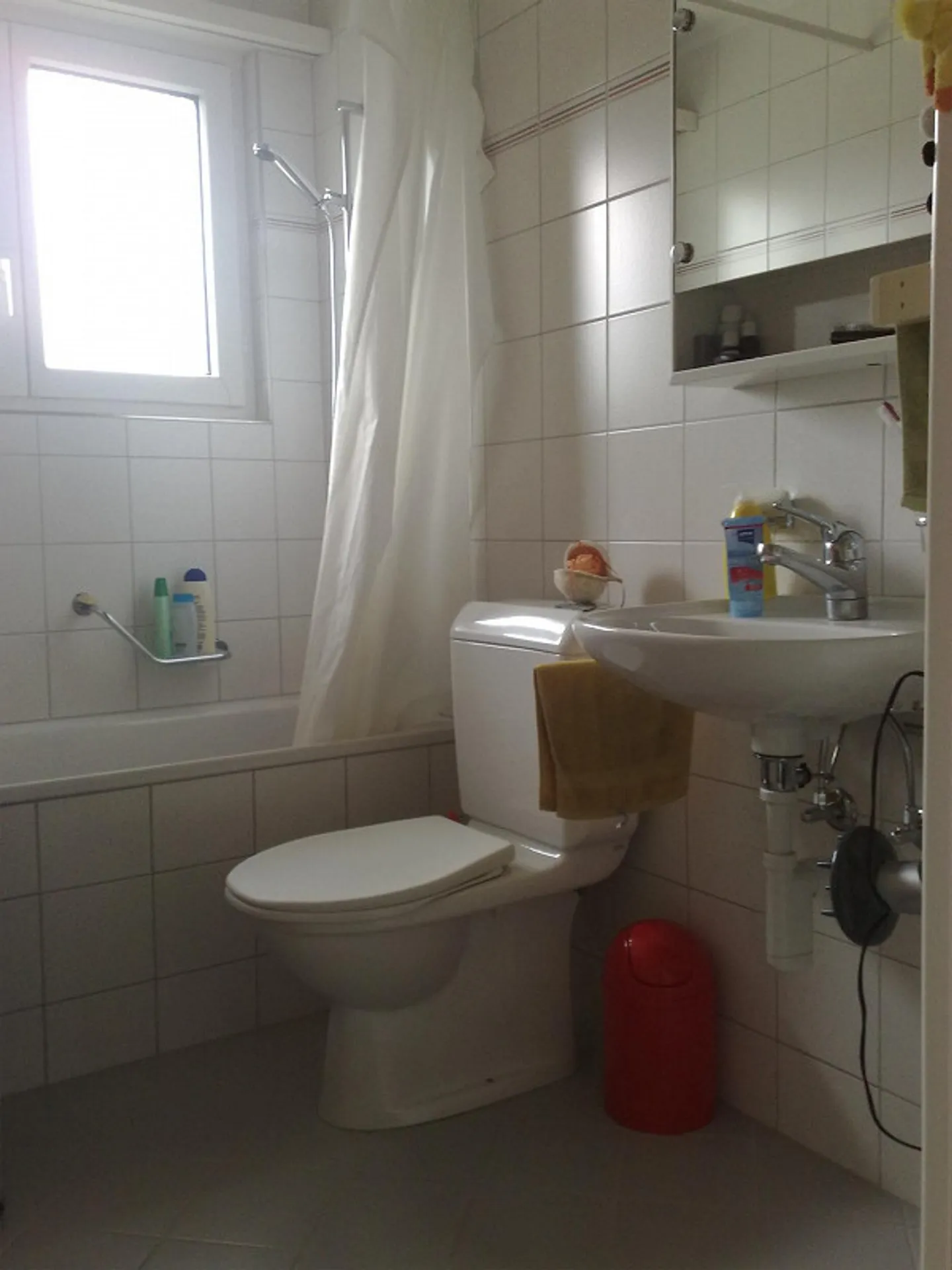 Appartamento luminoso e conveniente con 4 stanze al 1° piano - Foto 5 di 6