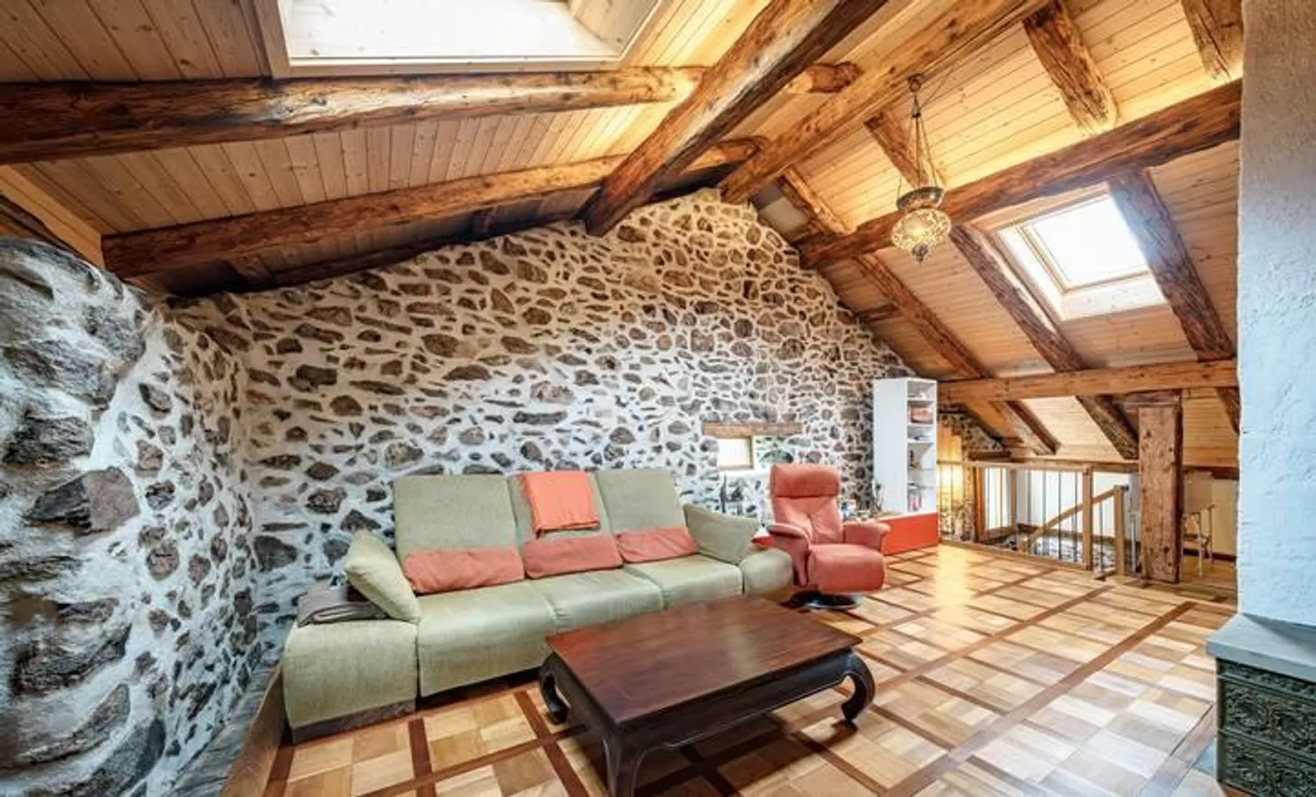 PROPRIETÀ STORICA IN UNA POSIZIONE PRIVILEGIATA A SEELISBERG - Foto 2 di 8