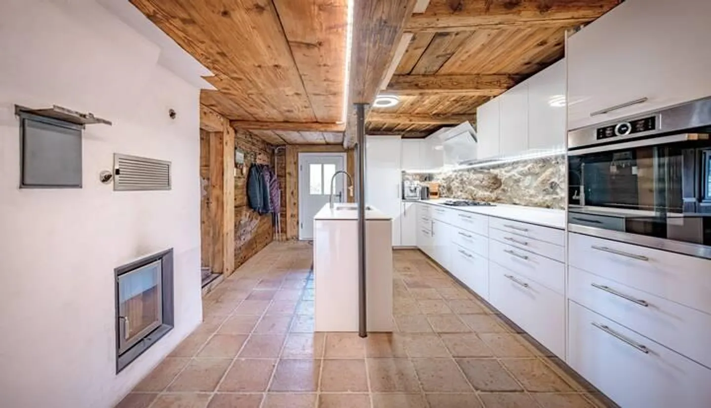 PROPRIETÀ STORICA IN UNA POSIZIONE PRIVILEGIATA A SEELISBERG - Foto 4 di 8