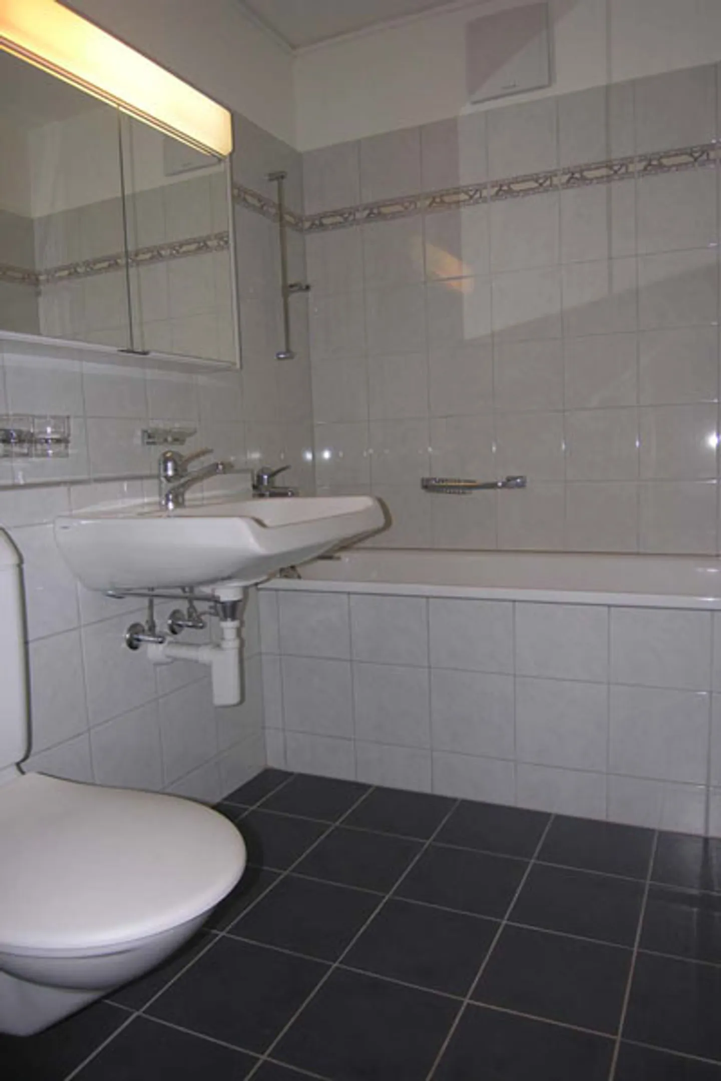 Very bright maisonette apartment - Photo 8 of 10