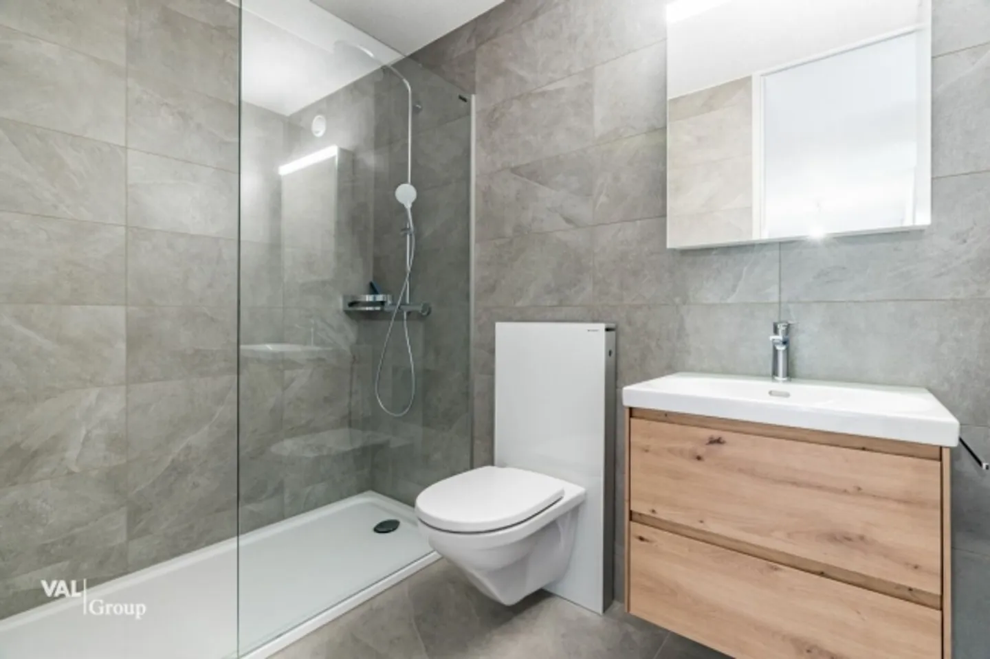 «Modernes Wohnen über den Dächern von Visp - komplett renovierte 4.5-Zimmer-Wohnung im 11. Obergeschoss» - Foto 9 von 16