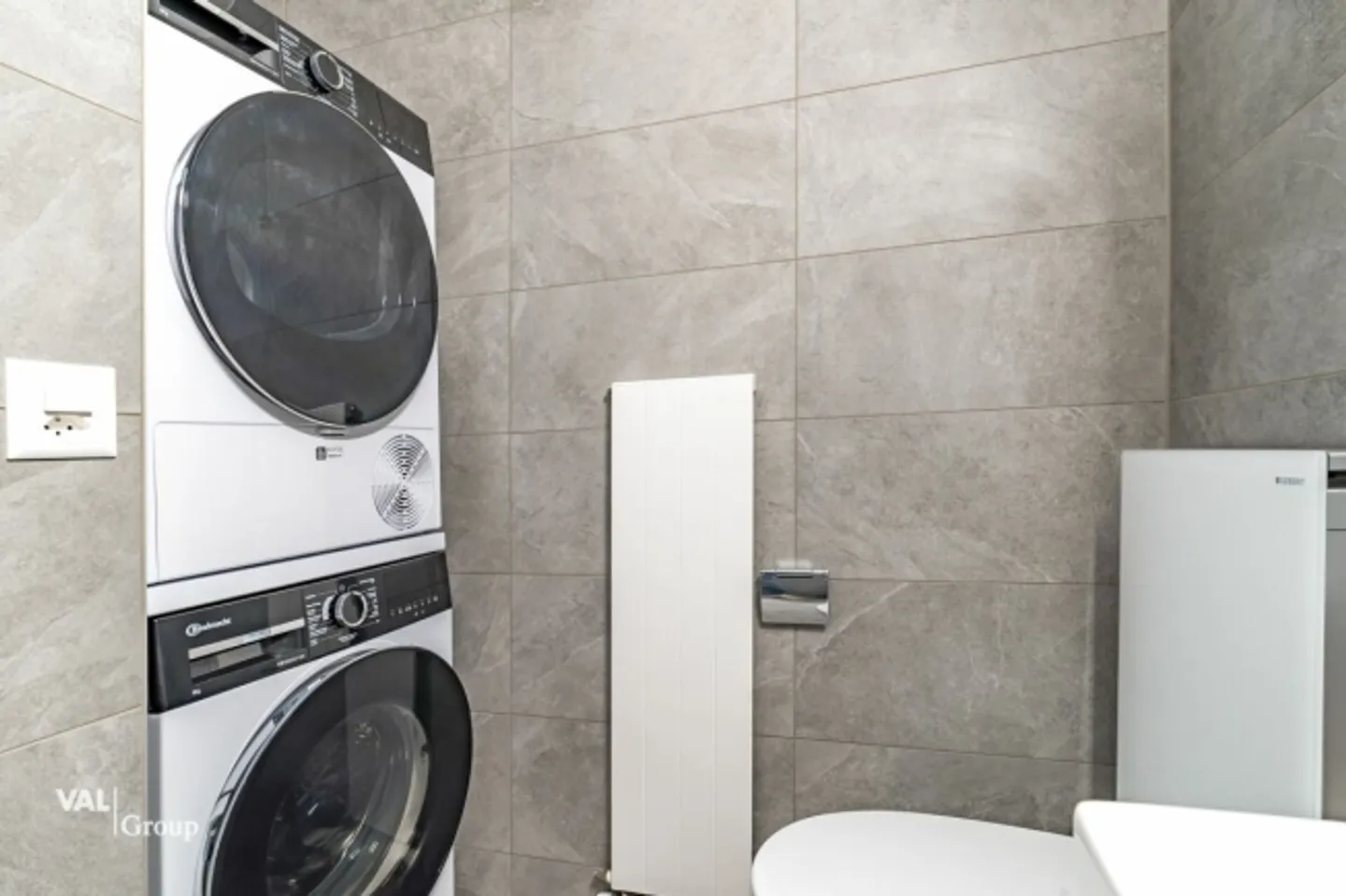 «Modernes Wohnen über den Dächern von Visp - komplett renovierte 4.5-Zimmer-Wohnung im 11. Obergeschoss» - Foto 11 von 16