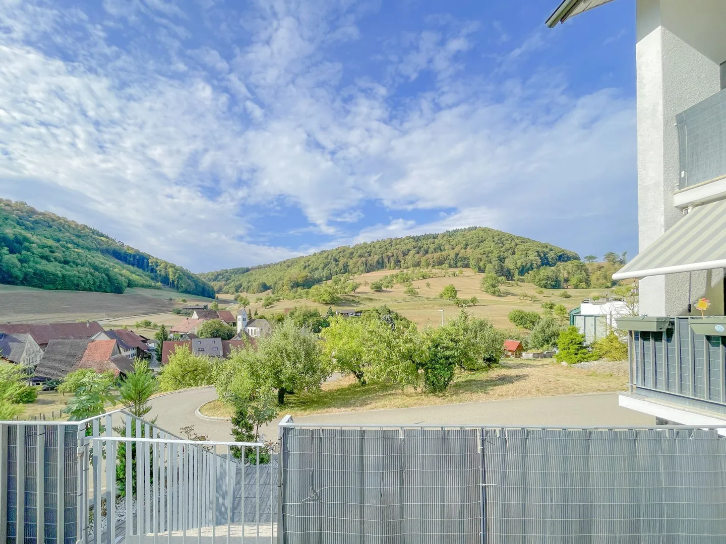 Casa bifamiliare immediatamente abitabile + progetto con permesso di costruzione - Foto 3 di 27