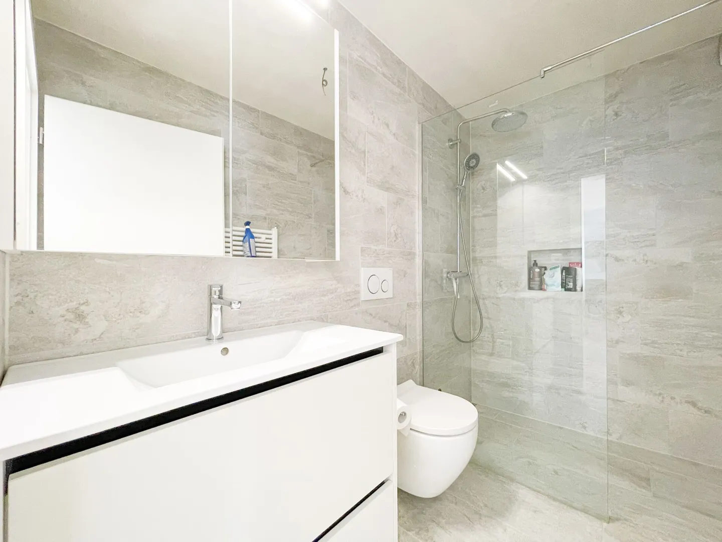Casa bifamiliare immediatamente abitabile + progetto con permesso di costruzione - Foto 11 di 27