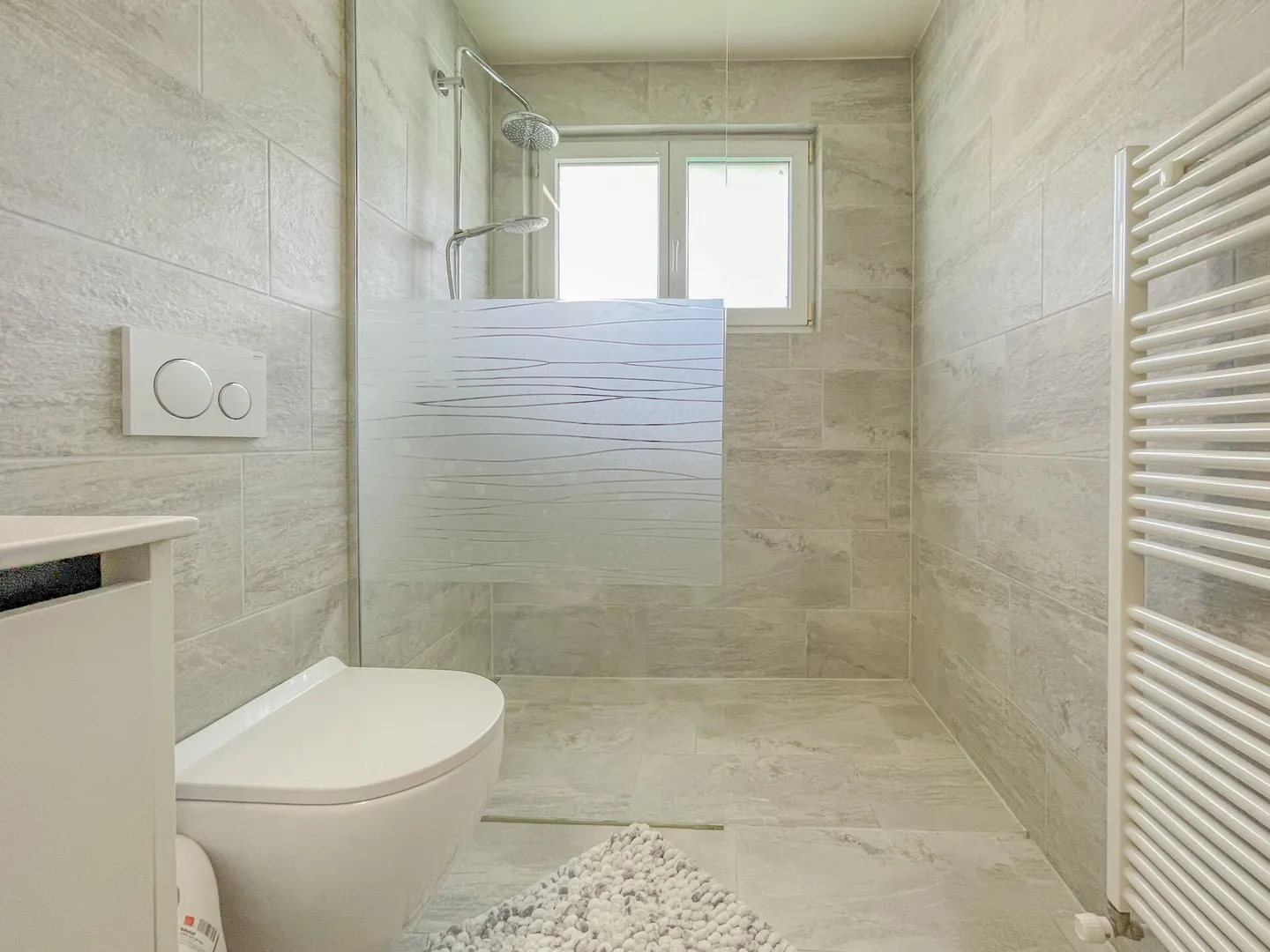 Casa bifamiliare immediatamente abitabile + progetto con permesso di costruzione - Foto 12 di 27