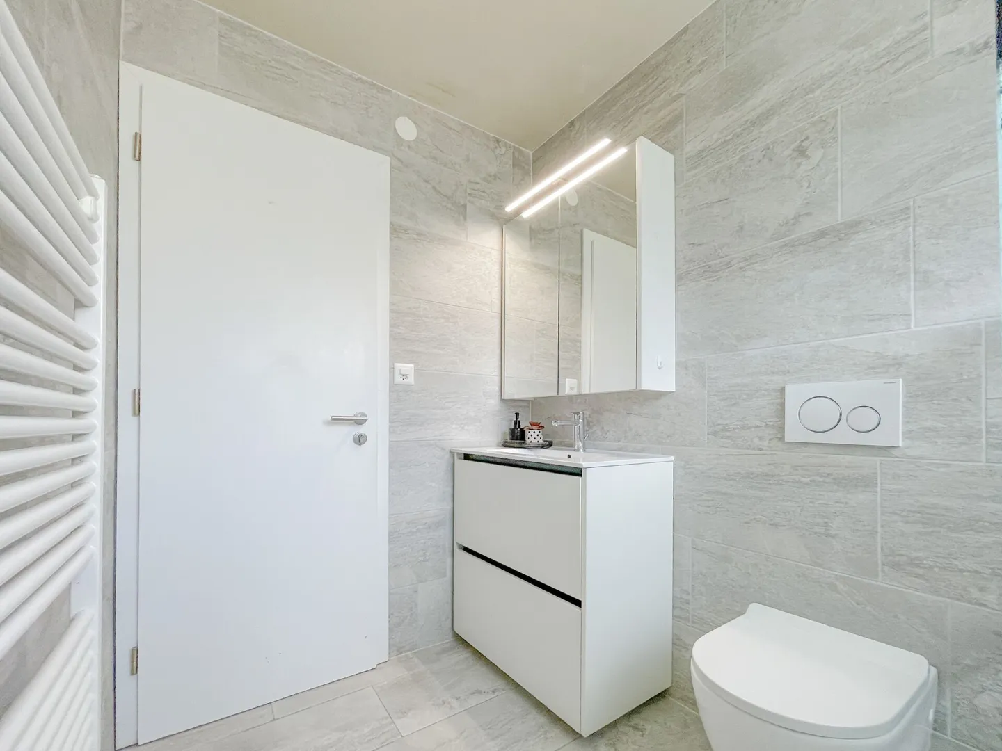 Casa bifamiliare immediatamente abitabile + progetto con permesso di costruzione - Foto 13 di 27