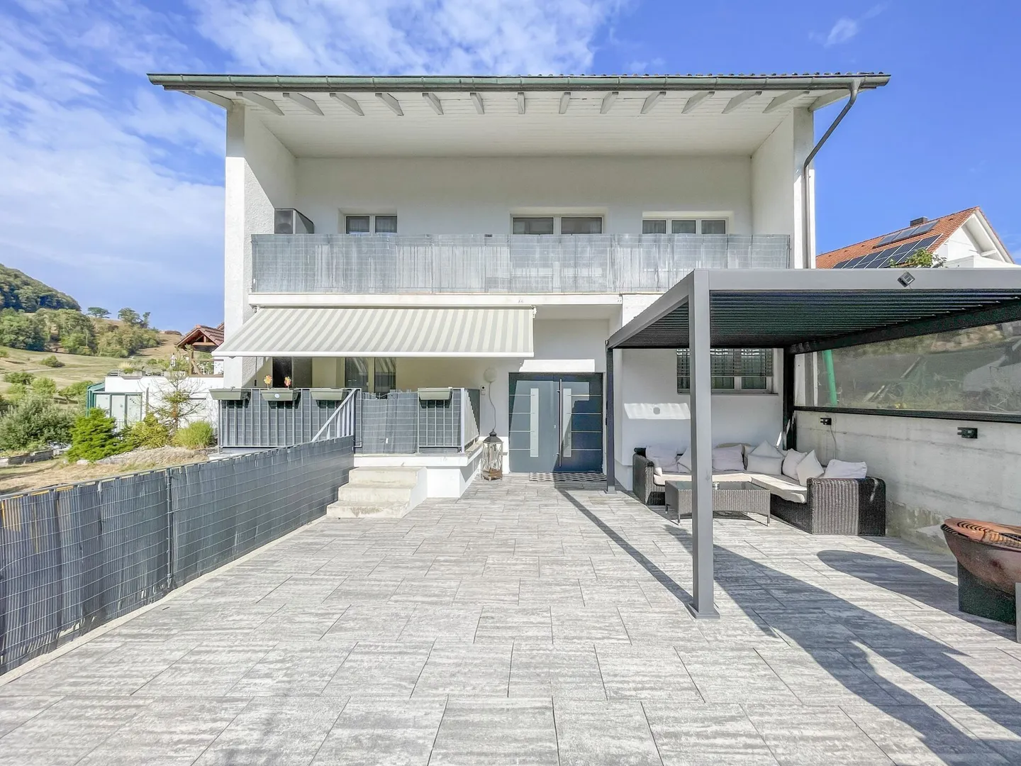 Casa bifamiliare immediatamente abitabile + progetto con permesso di costruzione - Foto 15 di 27