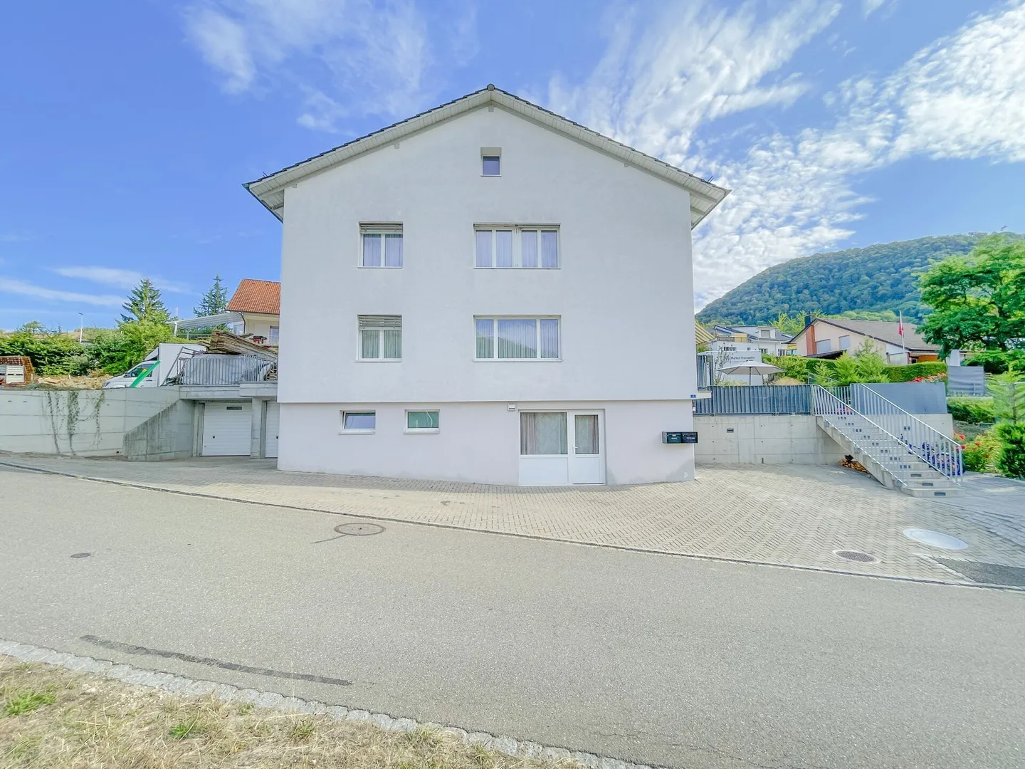 Casa bifamiliare immediatamente abitabile + progetto con permesso di costruzione - Foto 18 di 27