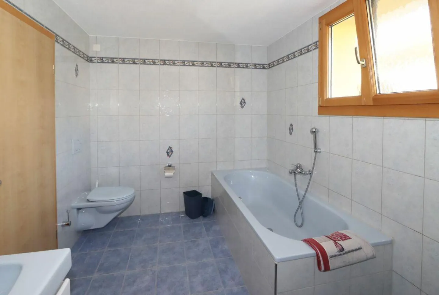 Detached single-family house with garden in a sunny and family-friendly location in Tuggen SZ - Photo 8 of 20