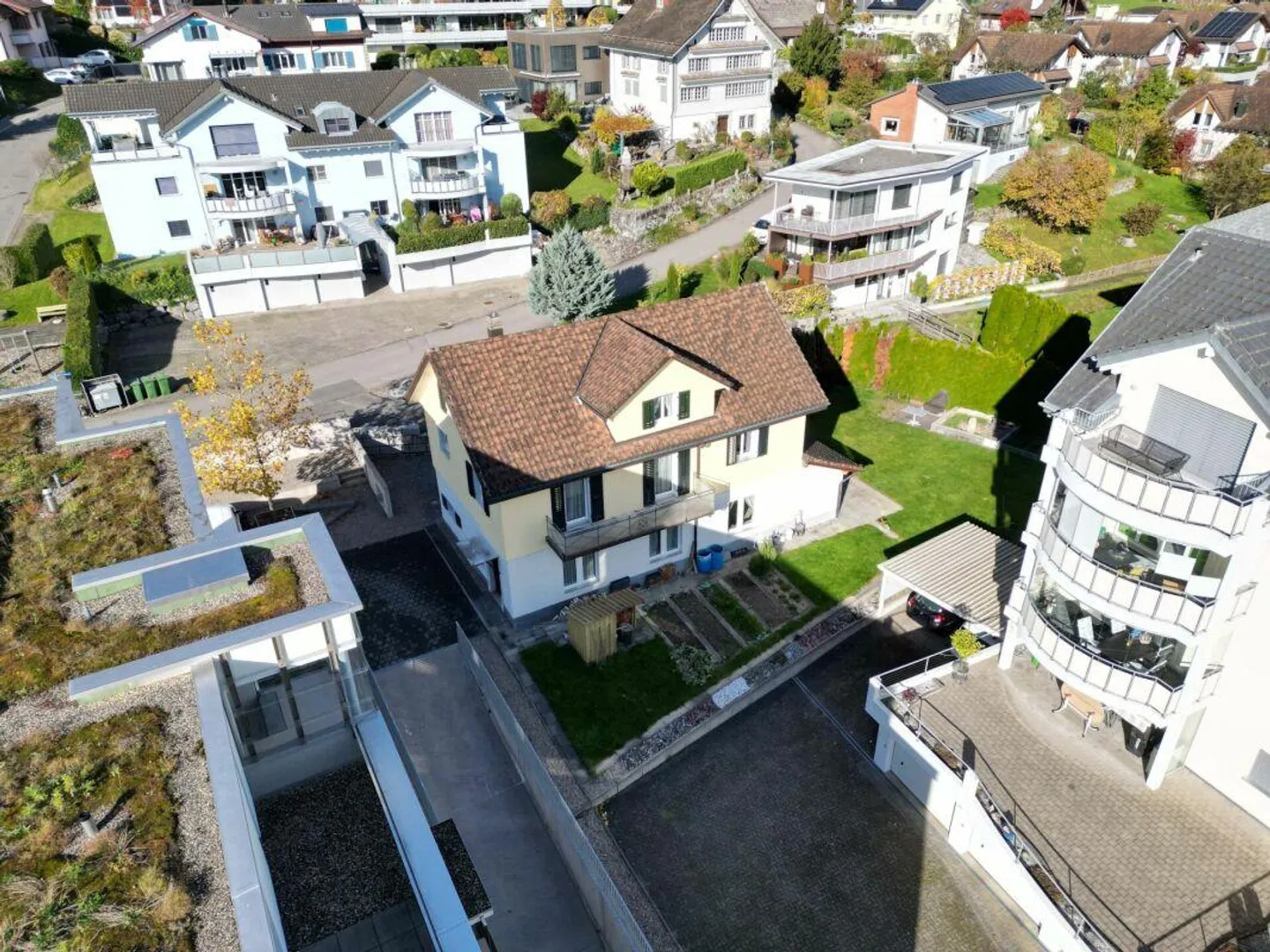 Detached single-family house with garden in a sunny and family-friendly location in Tuggen SZ - Photo 4 of 20