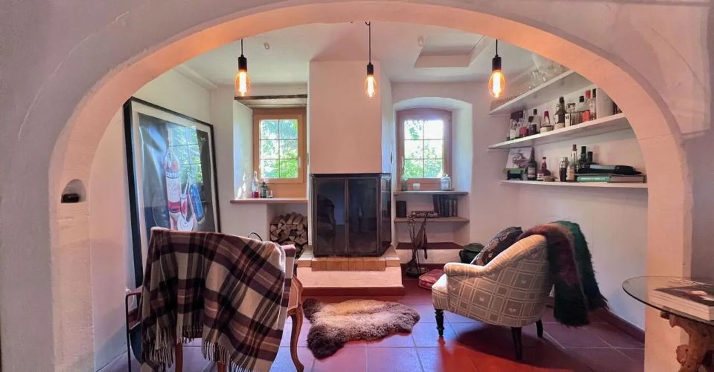 Renovated Farm Combining Authenticity and Comfort 4.5 Rooms - Photo 3 of 9