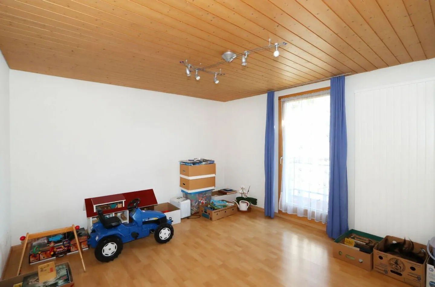 Detached single-family house with garden in a sunny and family-friendly location in Tuggen SZ - Photo 12 of 20