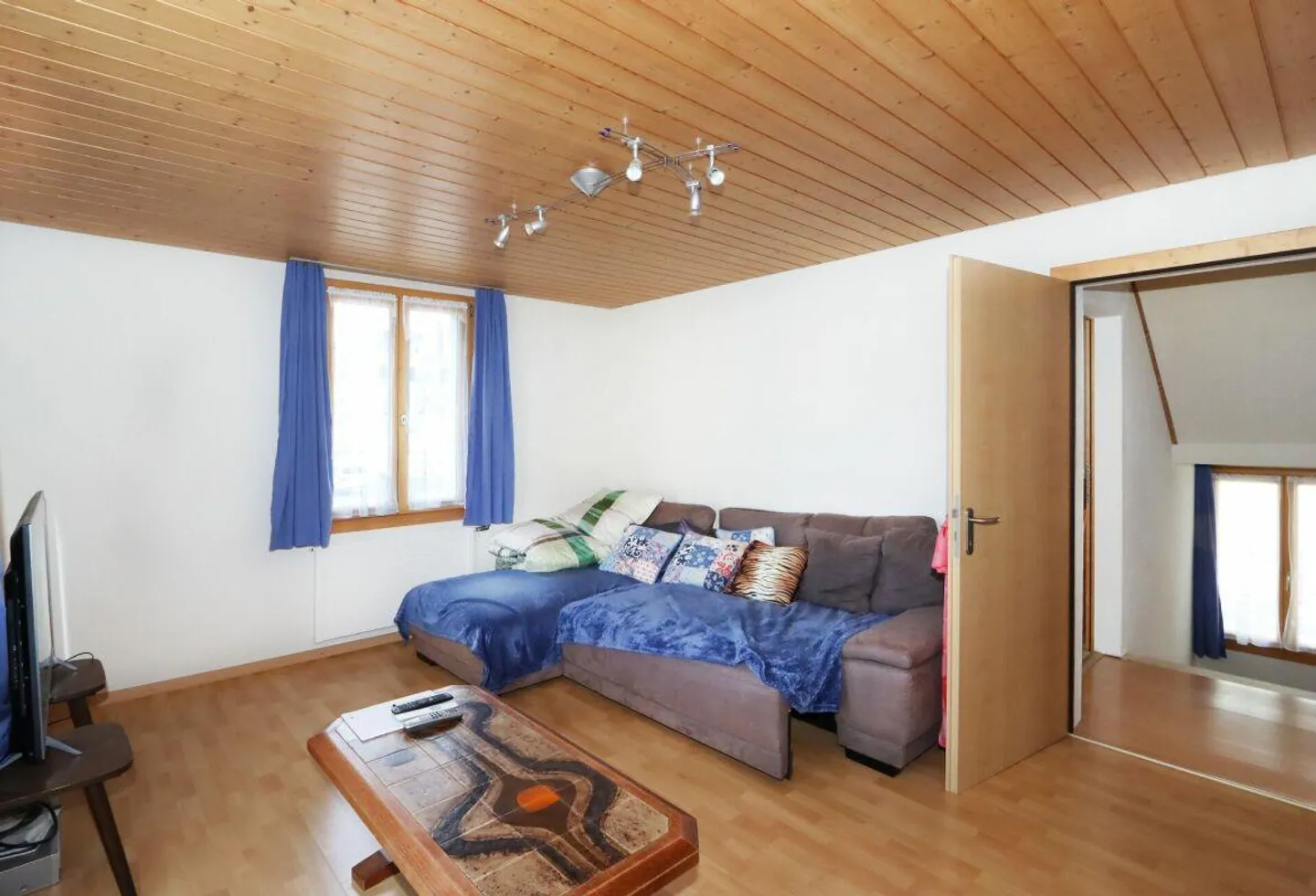 Detached single-family house with garden in a sunny and family-friendly location in Tuggen SZ - Photo 13 of 20