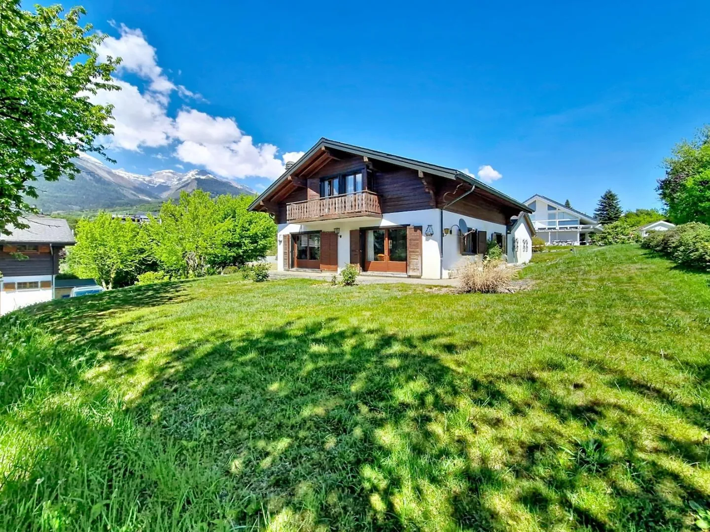 Grimisuat – Villa 5,5 camere con 255 m² di superficie abitabile su un terreno di 830 m² con garage e posti auto - Foto 1 di 30