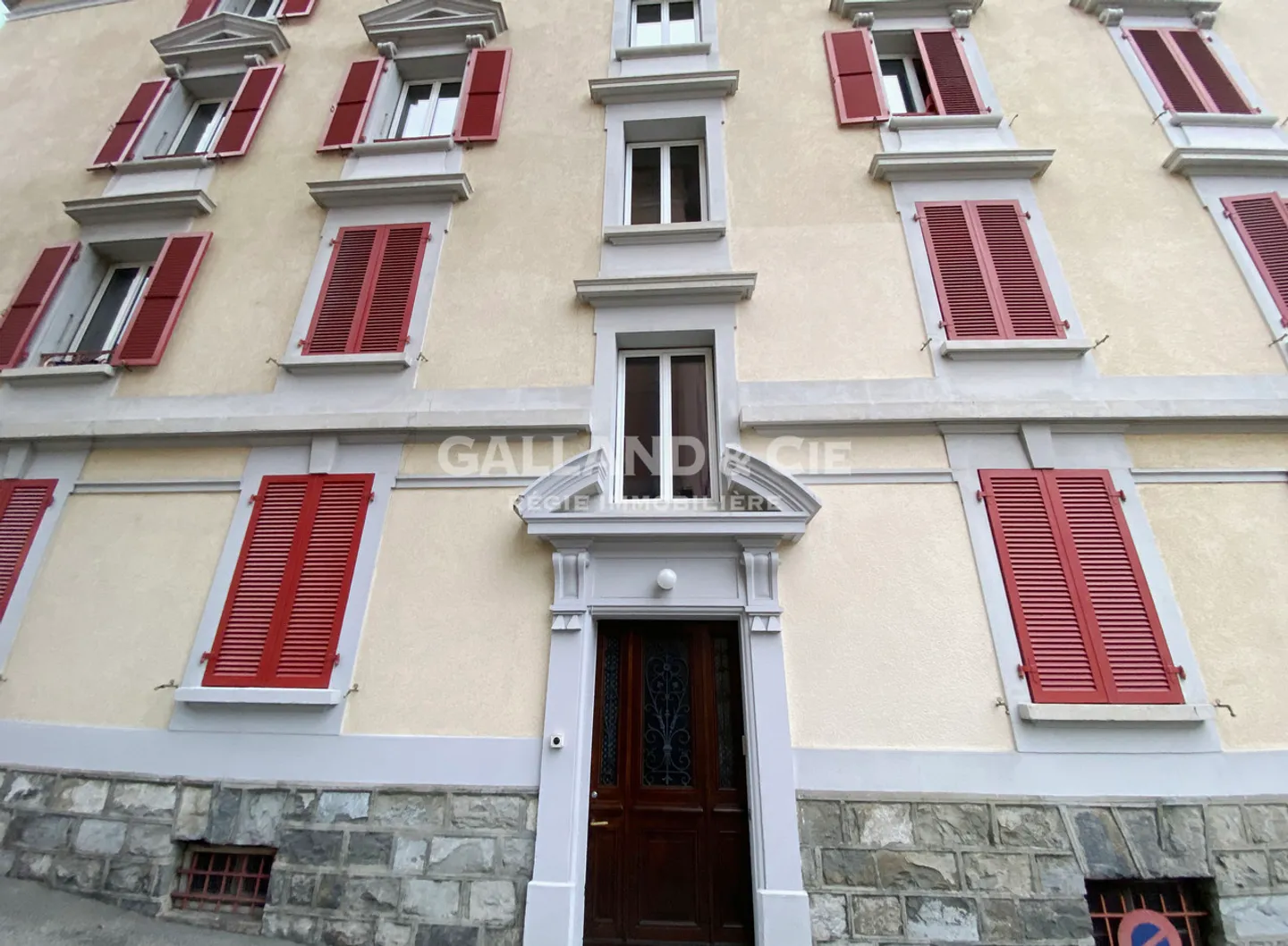 Residential building - Photo 2 of 2