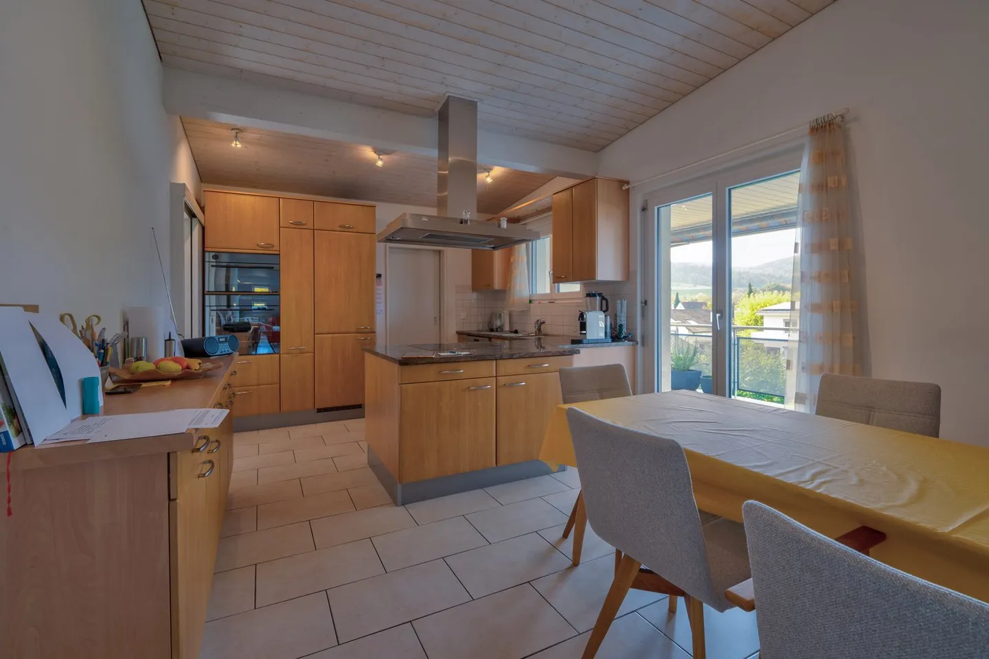 Extraordinary 5.5-room penthouse with a view in Aesch - Photo 3 of 11
