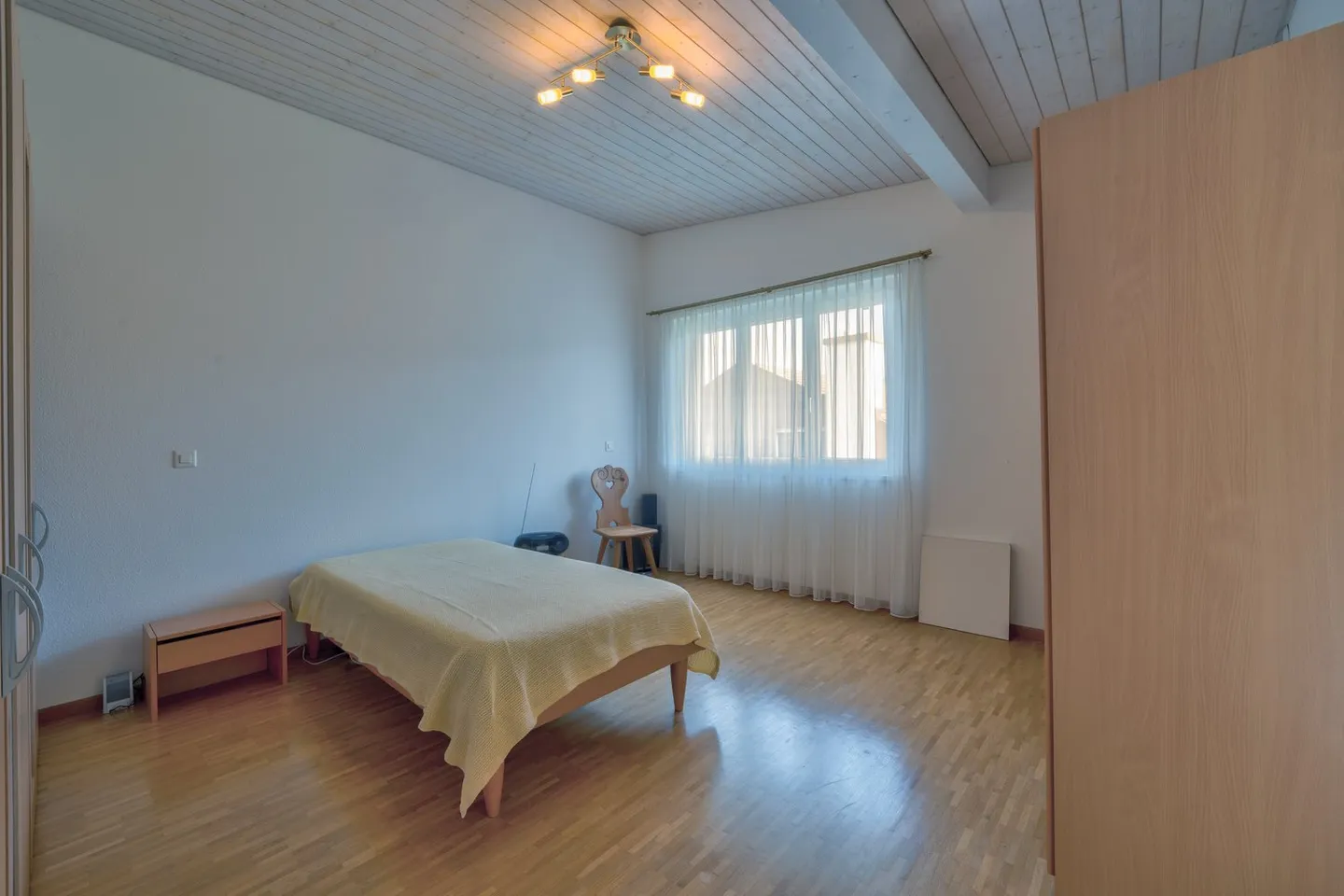 Extraordinary 5.5-room penthouse with a view in Aesch - Photo 8 of 11