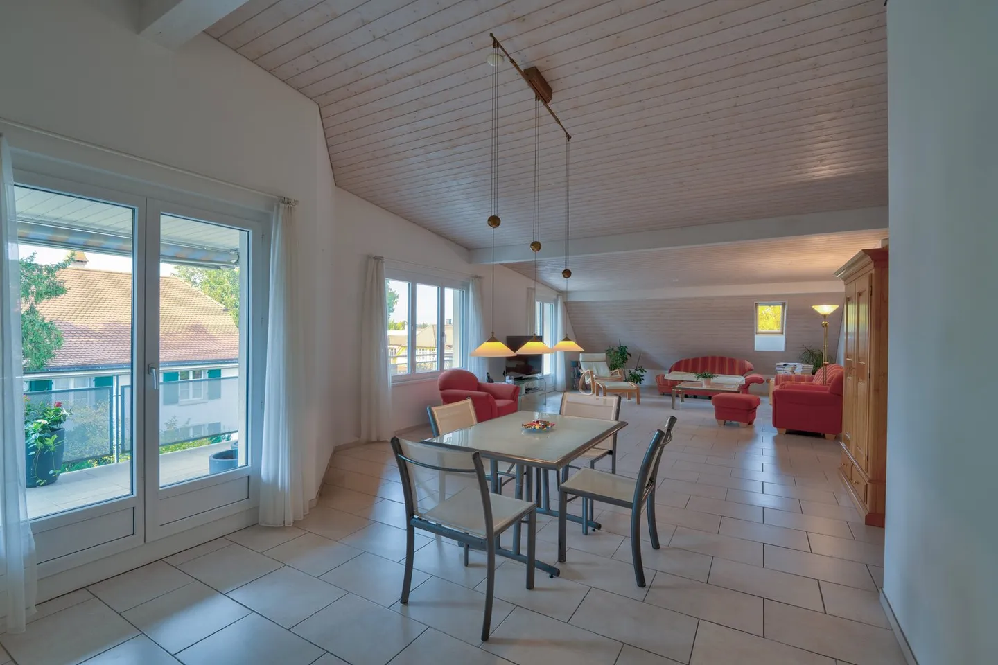 Extraordinary 5.5-room penthouse with a view in Aesch - Photo 6 of 11