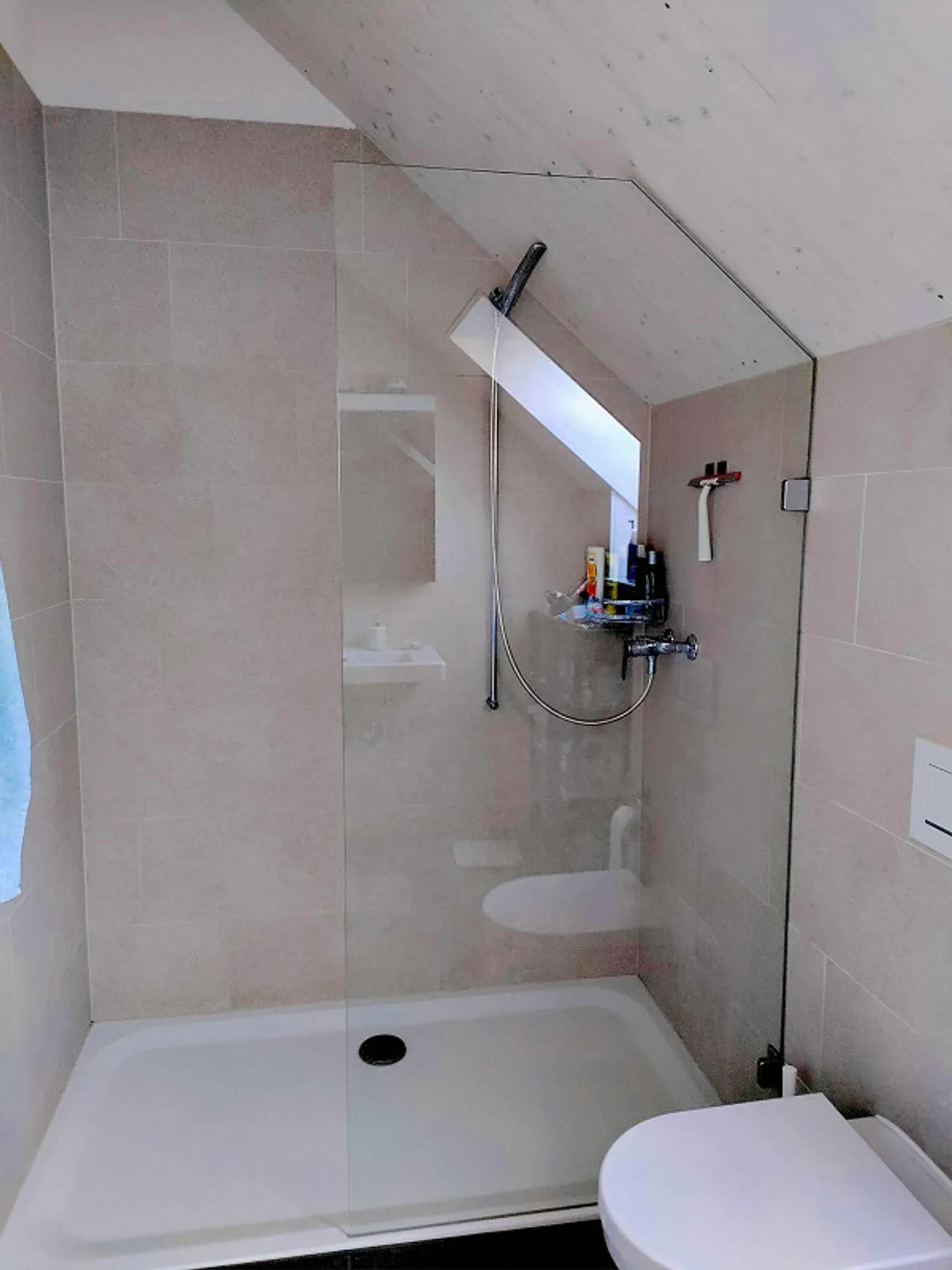 Beautiful Attic Apartment in Oberweningen - Photo 7 of 8