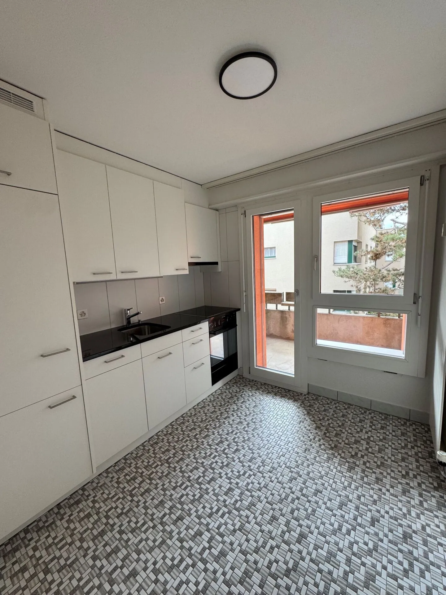 Appartement de 4,5 pièces au cœur de Reinach - Photo 6 sur 9