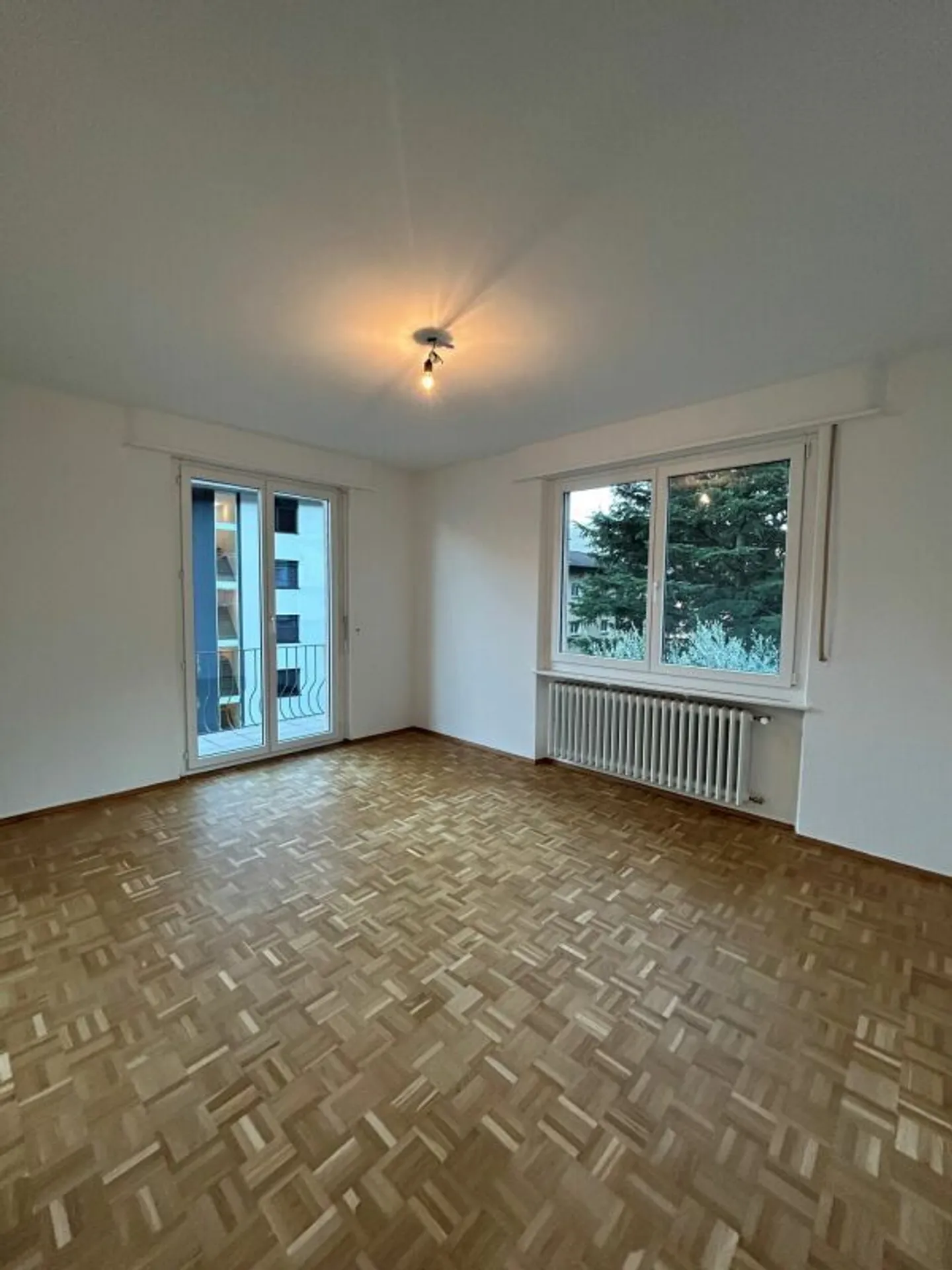 Luminoso appartamento con vista lago a Melide - Foto 4 di 12
