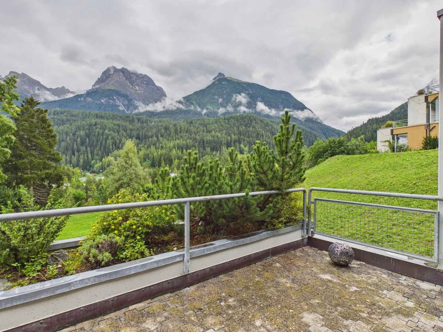 Invest or Live in Scuol: Primary/Secondary Residence, 3.5 Room Terrace Apartment - Photo 10 of 12
