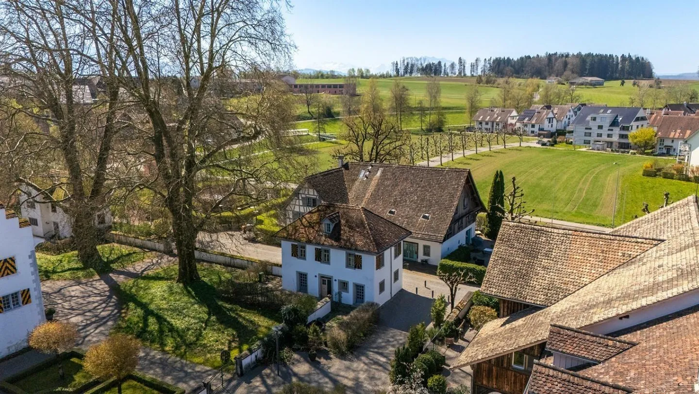 Living like in a fairy tale – the Alte Wacht in the Knonau Castle Park - Photo 5 of 13