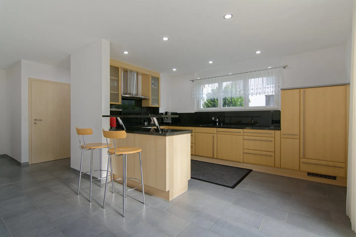 Geräumiges Familienhaus mit Wintergarten - Foto 3 von 7