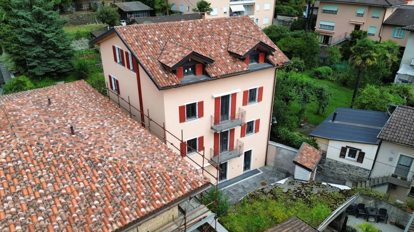 Appartamento attico di 2 ½ locali con vista lago | 2½-Zimmer-Dachgeschosswohnung mit Seeblick - Foto 1 di 4